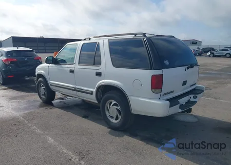 2001 Chevrolet Blazer из США, поврежденный, VIN 1GNDT13W912206512